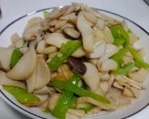 炒杏鲍菇怎么做好吃，炒杏鲍菇用不用焯水