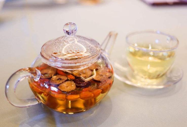 睡前一杯，让你睡得香甜——五款帮助你入眠的养生茶。